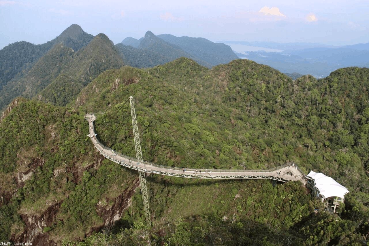 马来西亚天空之桥: 桥被吊在天空中