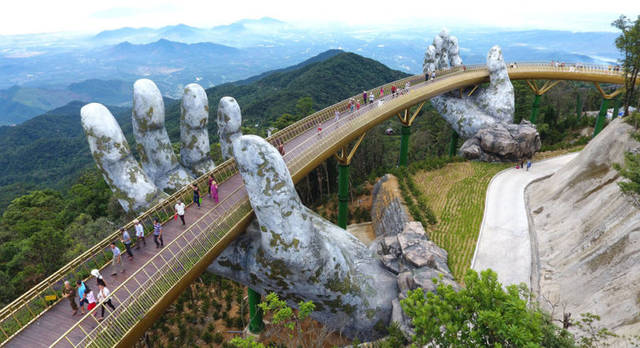 越南这个“佛手桥”突然“走红”，造型独特，花费20亿美元打造