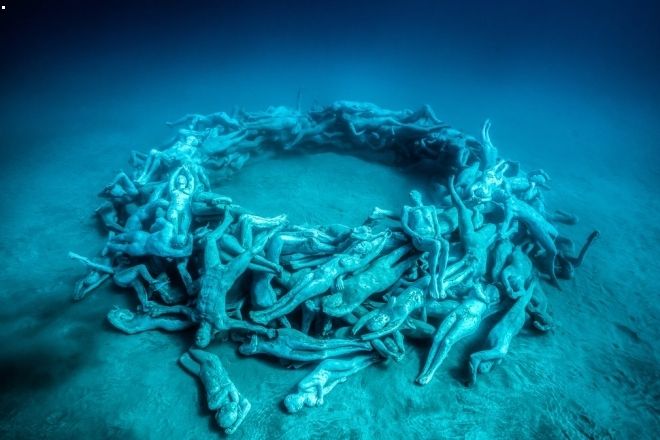 欧洲第一个水下博物馆开放，内含300个真人大小的雕塑(1)