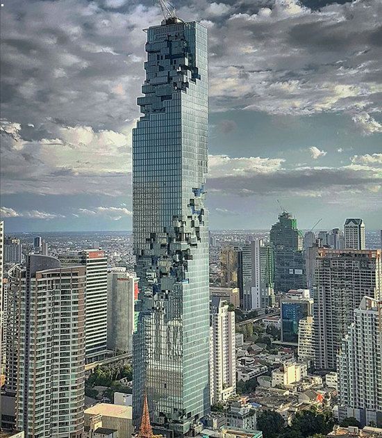 泰国最高楼咋看都像坏掉了，但天一黑就震惊了！