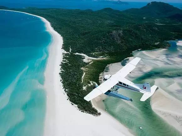 澳大利亚圣灵群岛的白天堂海滩